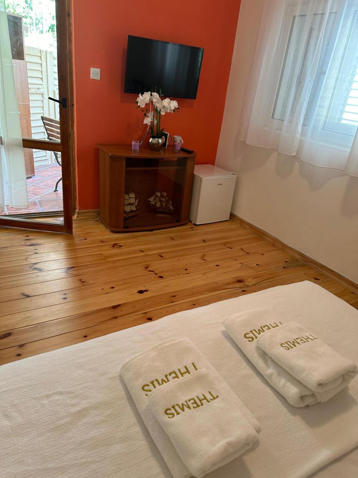 Themis Apart Hotel Kotor Eksteriør bilde