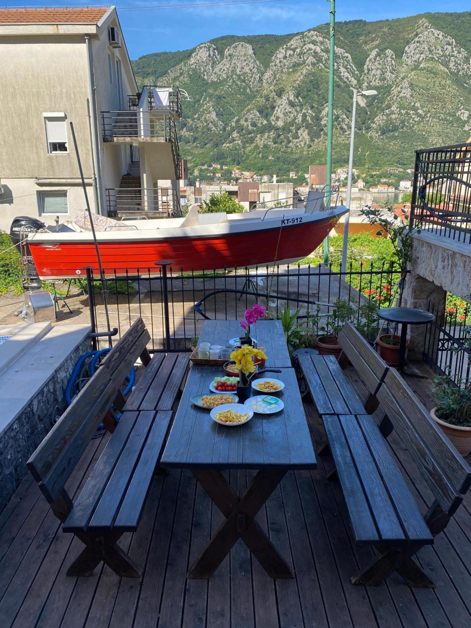 Themis Apart Hotel Kotor Eksteriør bilde