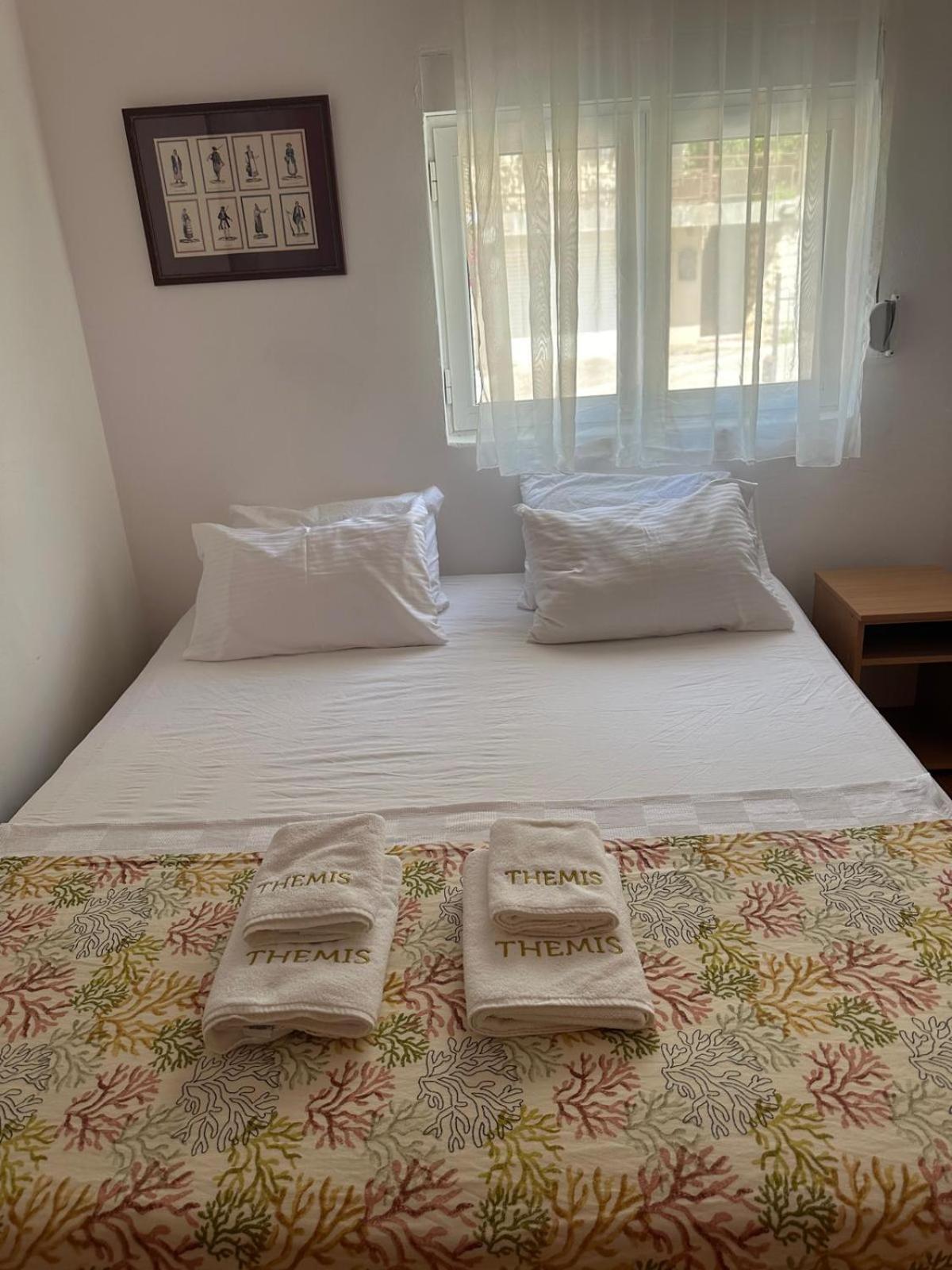 Themis Apart Hotel Kotor Eksteriør bilde