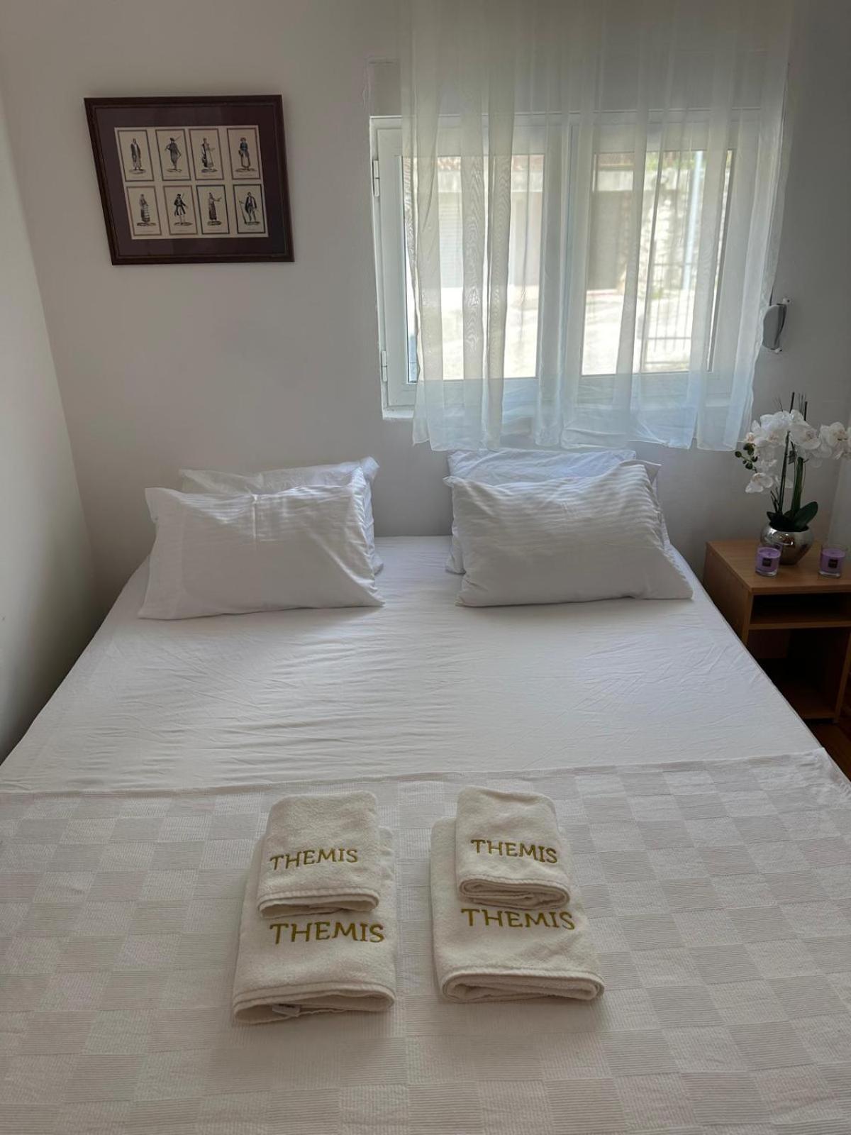 Themis Apart Hotel Kotor Eksteriør bilde