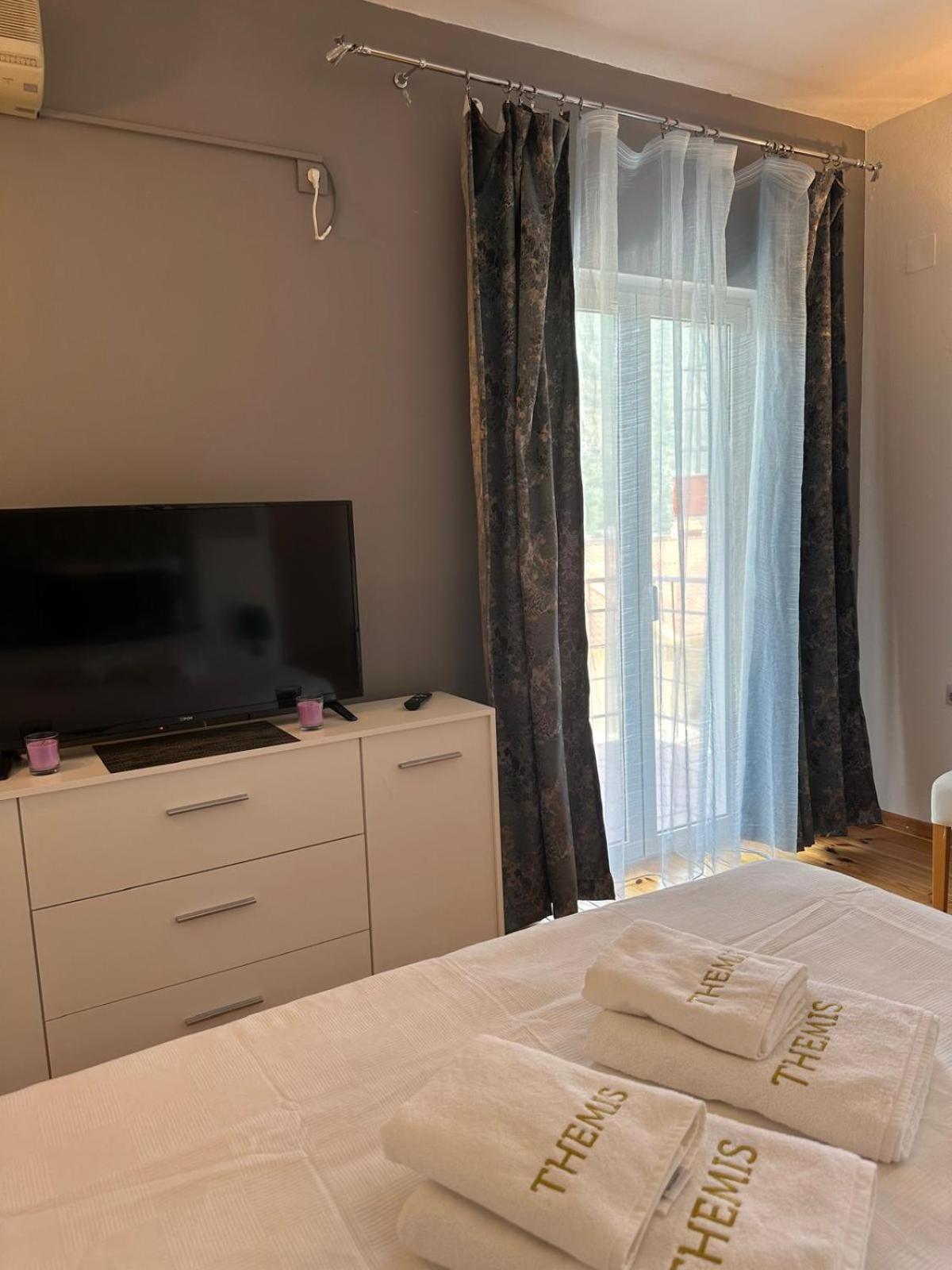 Themis Apart Hotel Kotor Eksteriør bilde
