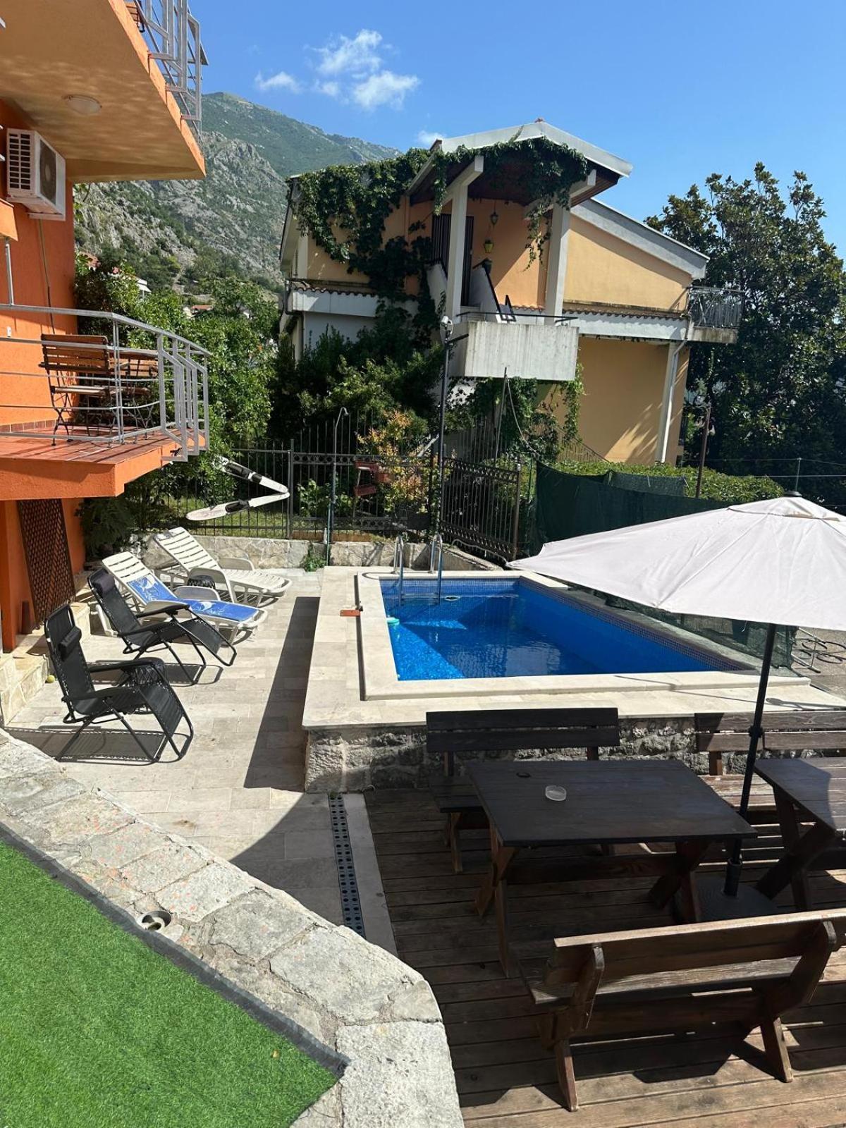 Themis Apart Hotel Kotor Eksteriør bilde