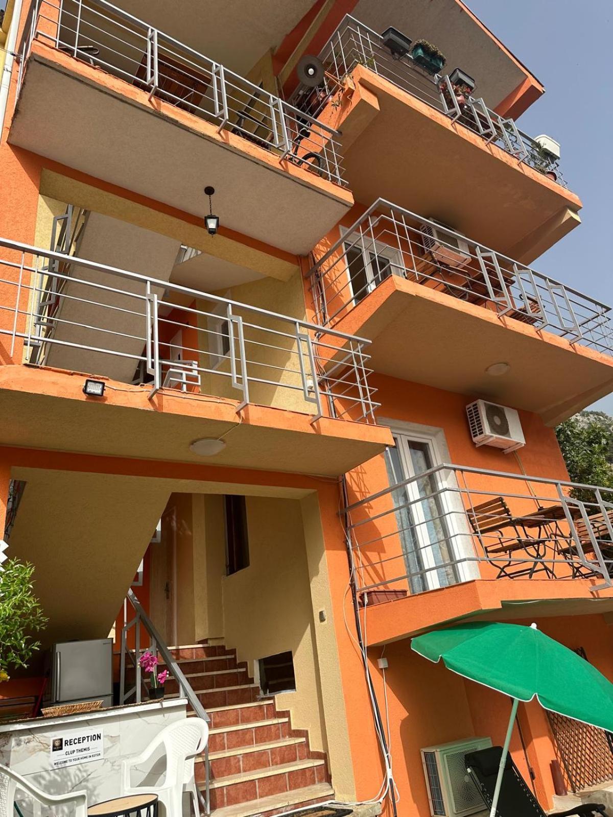 Themis Apart Hotel Kotor Eksteriør bilde