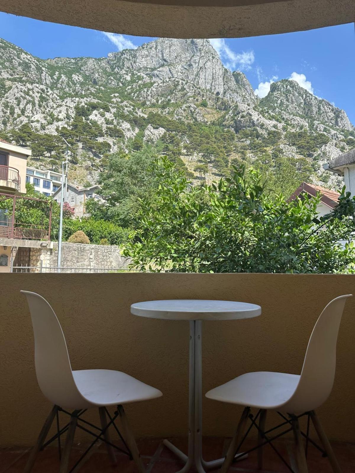 Themis Apart Hotel Kotor Eksteriør bilde