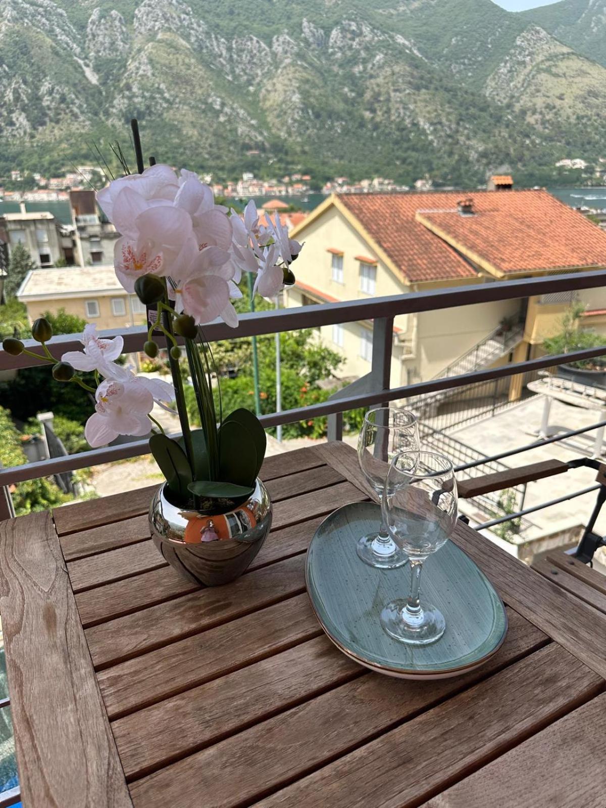 Themis Apart Hotel Kotor Eksteriør bilde