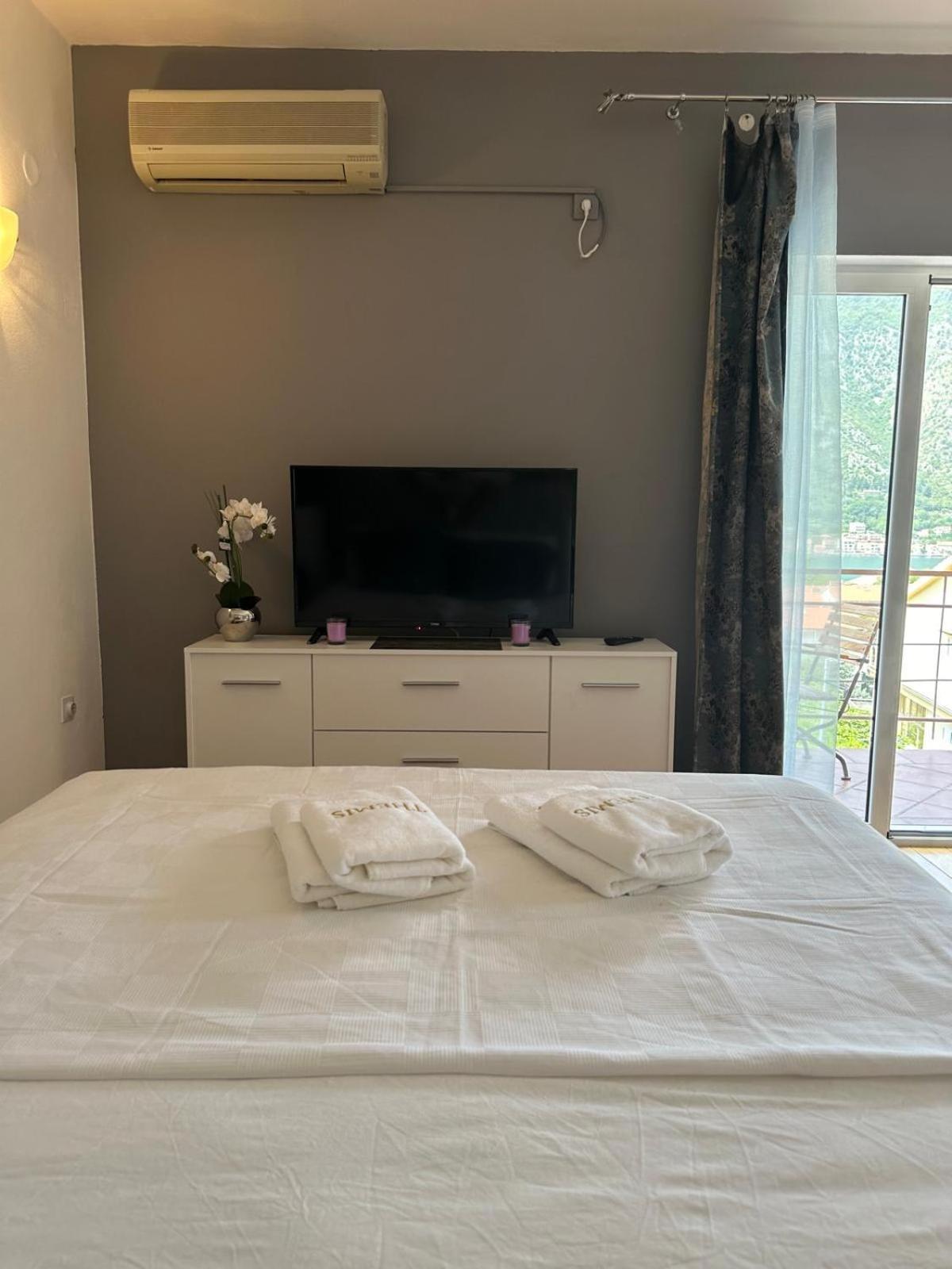 Themis Apart Hotel Kotor Eksteriør bilde