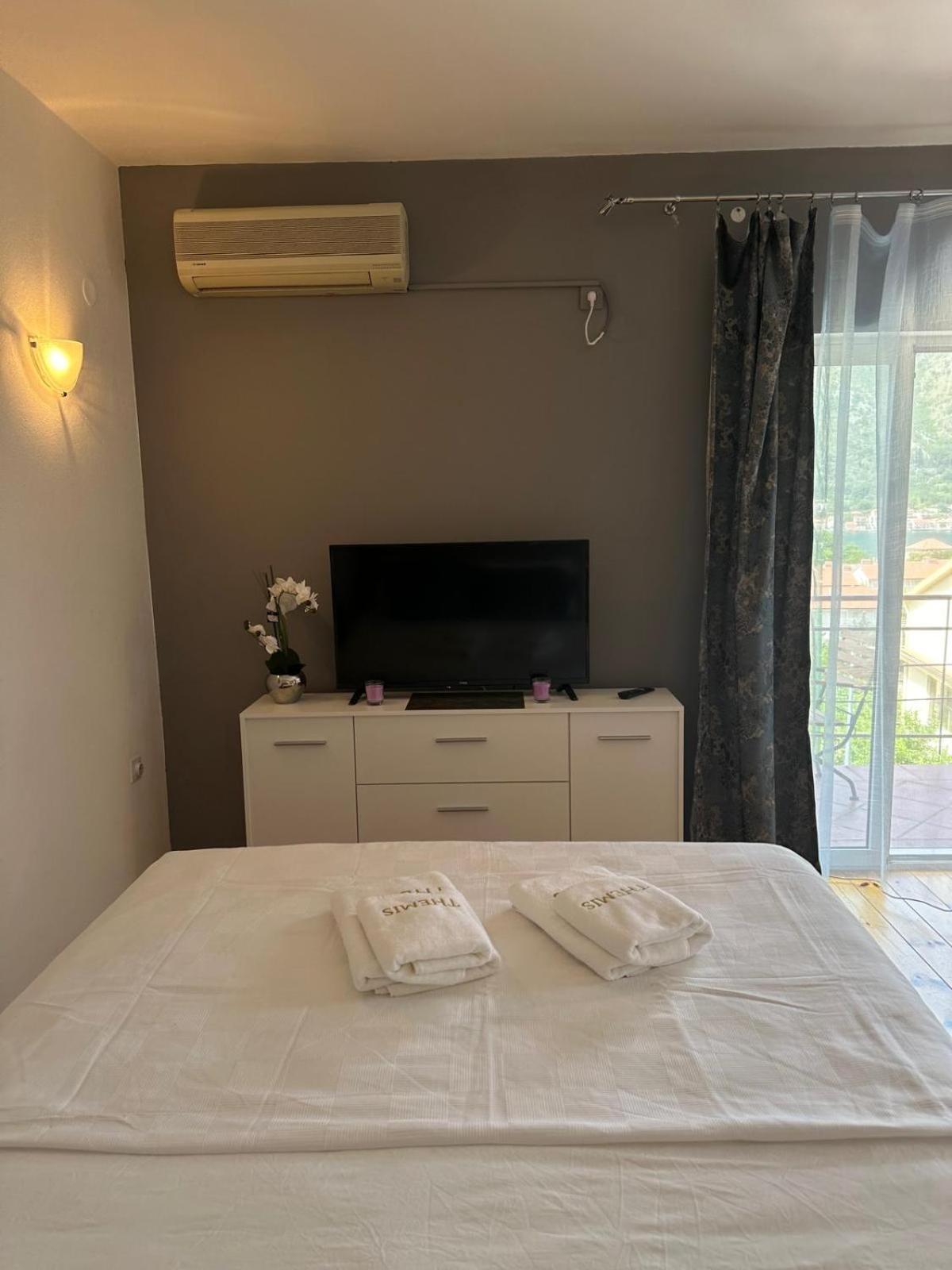 Themis Apart Hotel Kotor Eksteriør bilde