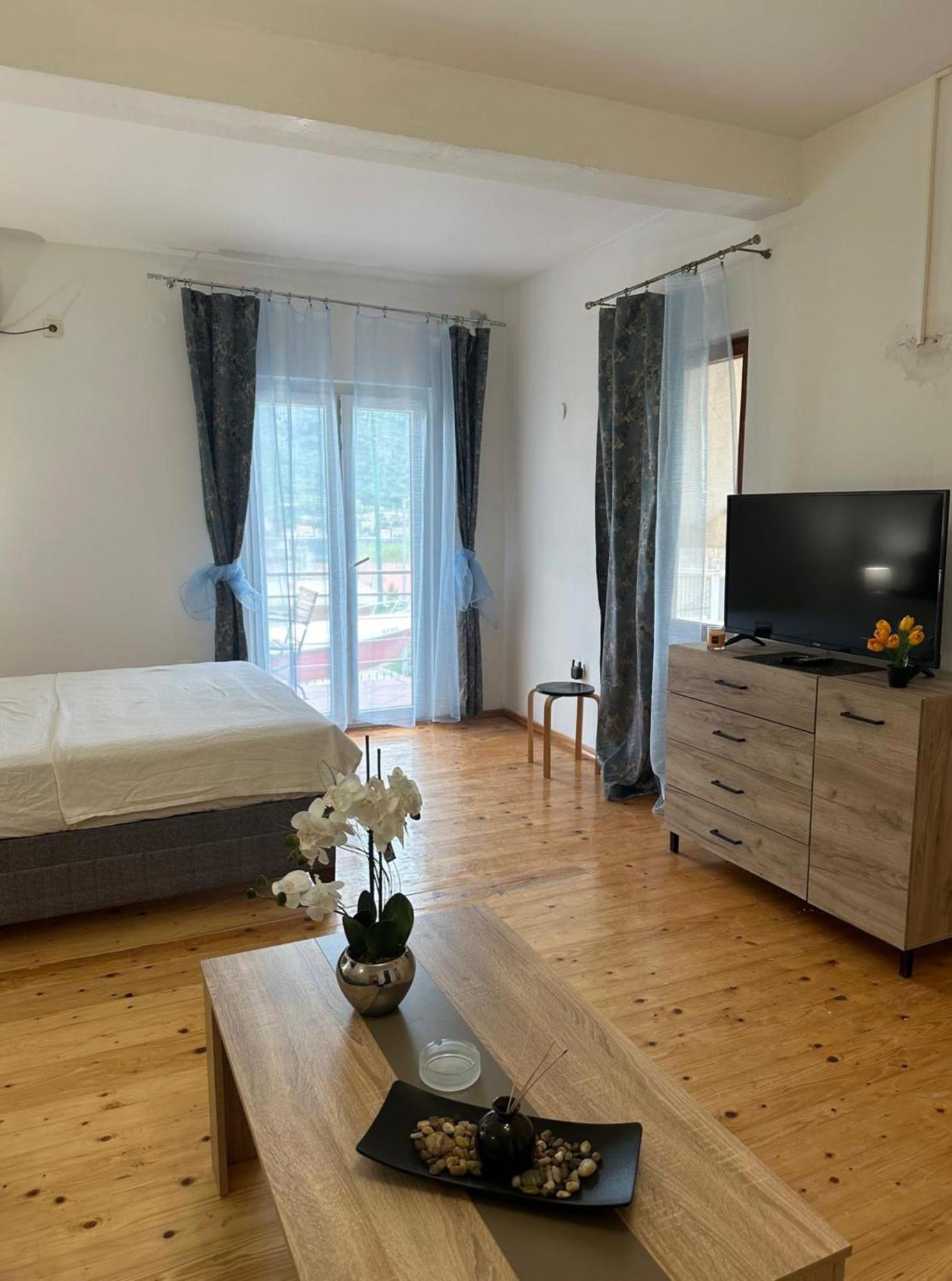 Themis Apart Hotel Kotor Eksteriør bilde